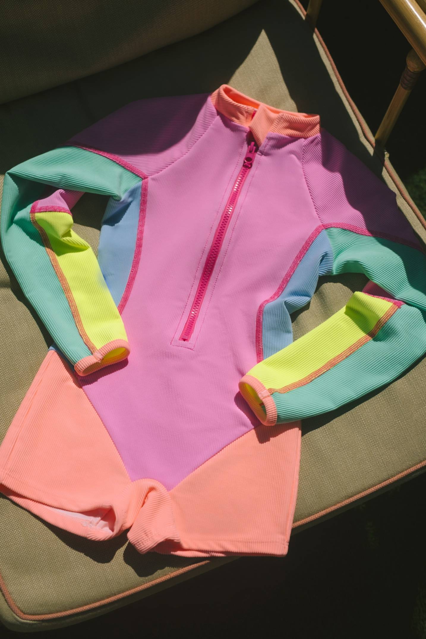 Little Meeya Wetsuit Bubblegum Colorblock